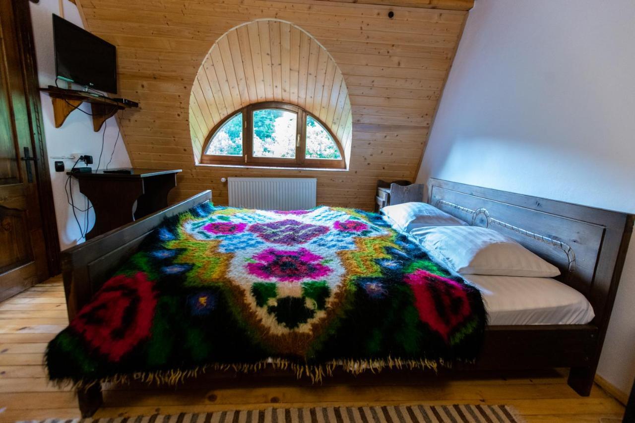 Hotel Conacul Drahneilor à Ruscova Extérieur photo
