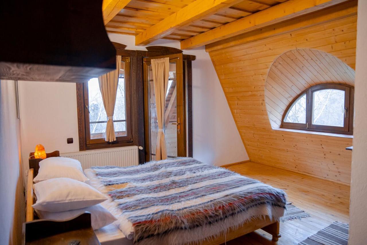 Hotel Conacul Drahneilor à Ruscova Extérieur photo